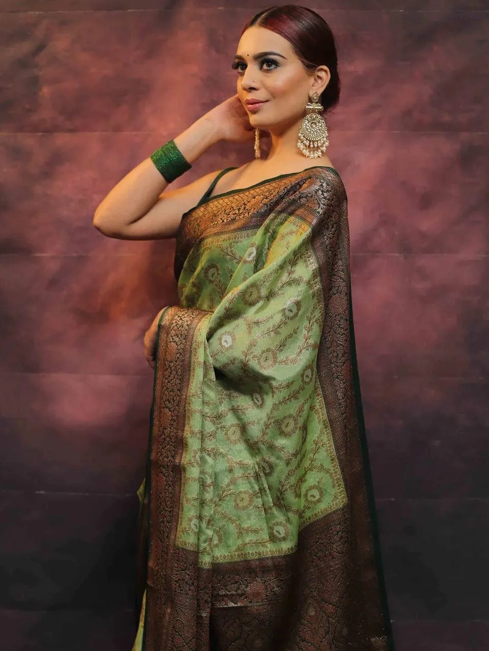 Enthralling Pista Soft Silk Saree With Glamorous Blouse Piece