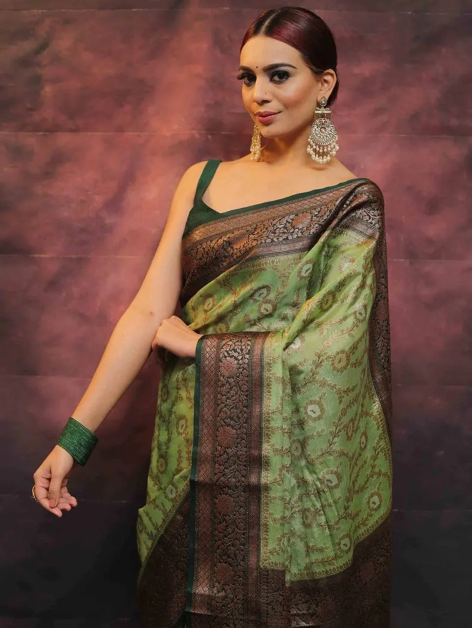 Enthralling Pista Soft Silk Saree With Glamorous Blouse Piece