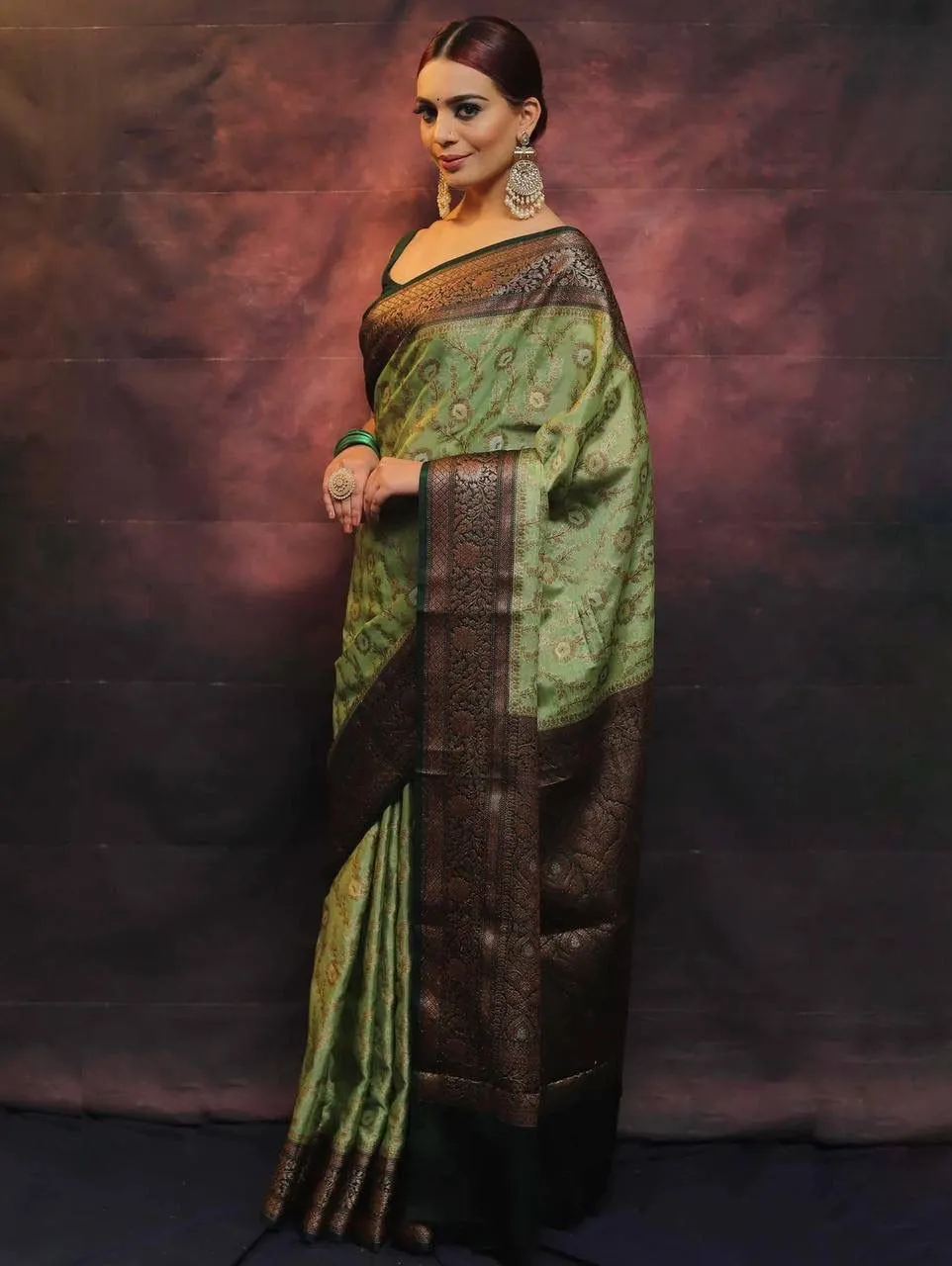 Enthralling Pista Soft Silk Saree With Glamorous Blouse Piece