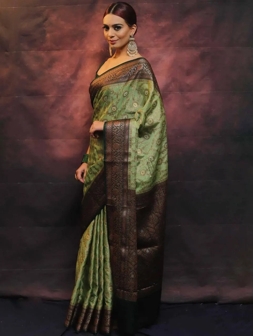 Enthralling Pista Soft Silk Saree With Glamorous Blouse Piece