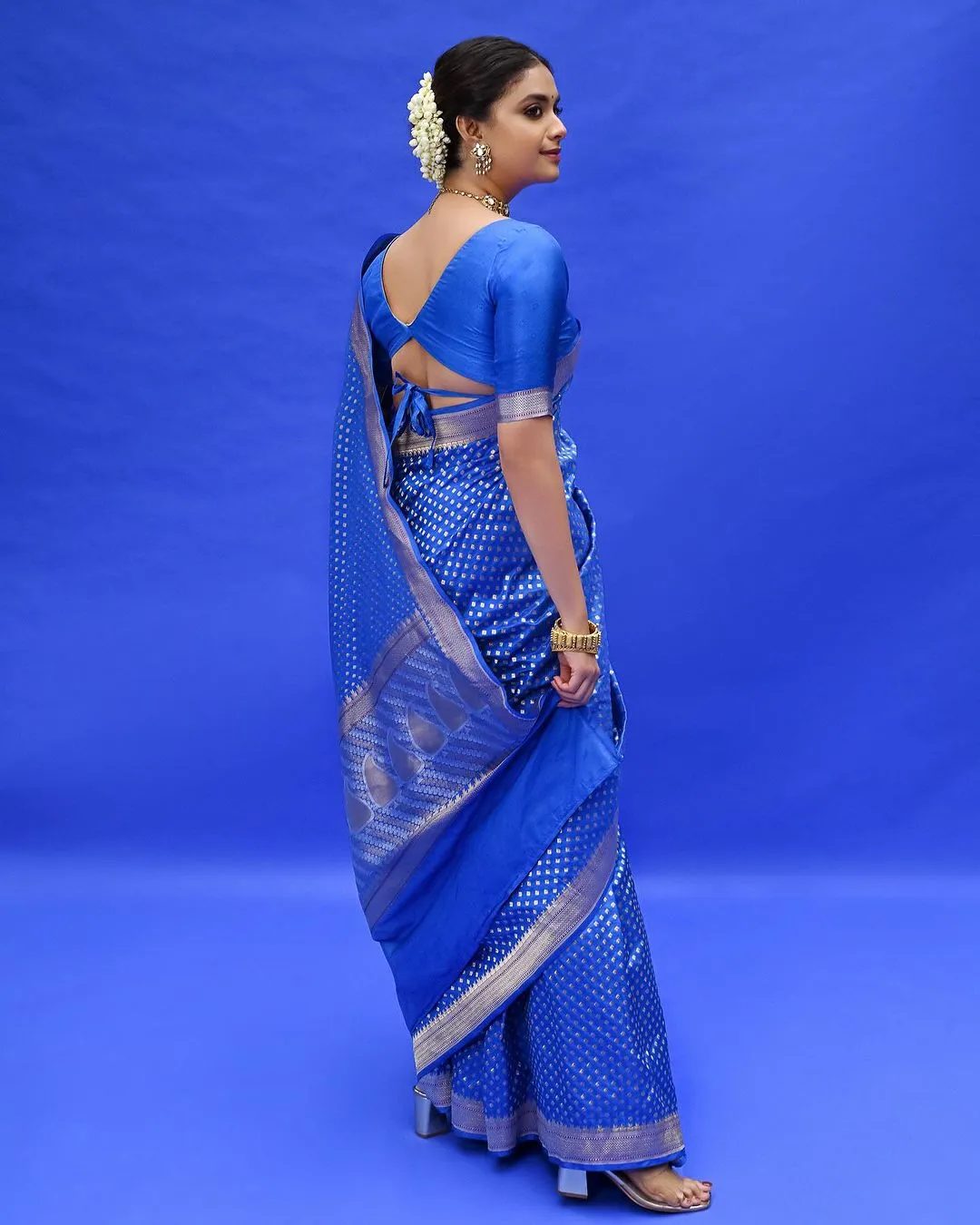 Entrancing Royal Blue Soft Silk Saree With Lovely Blouse Piece