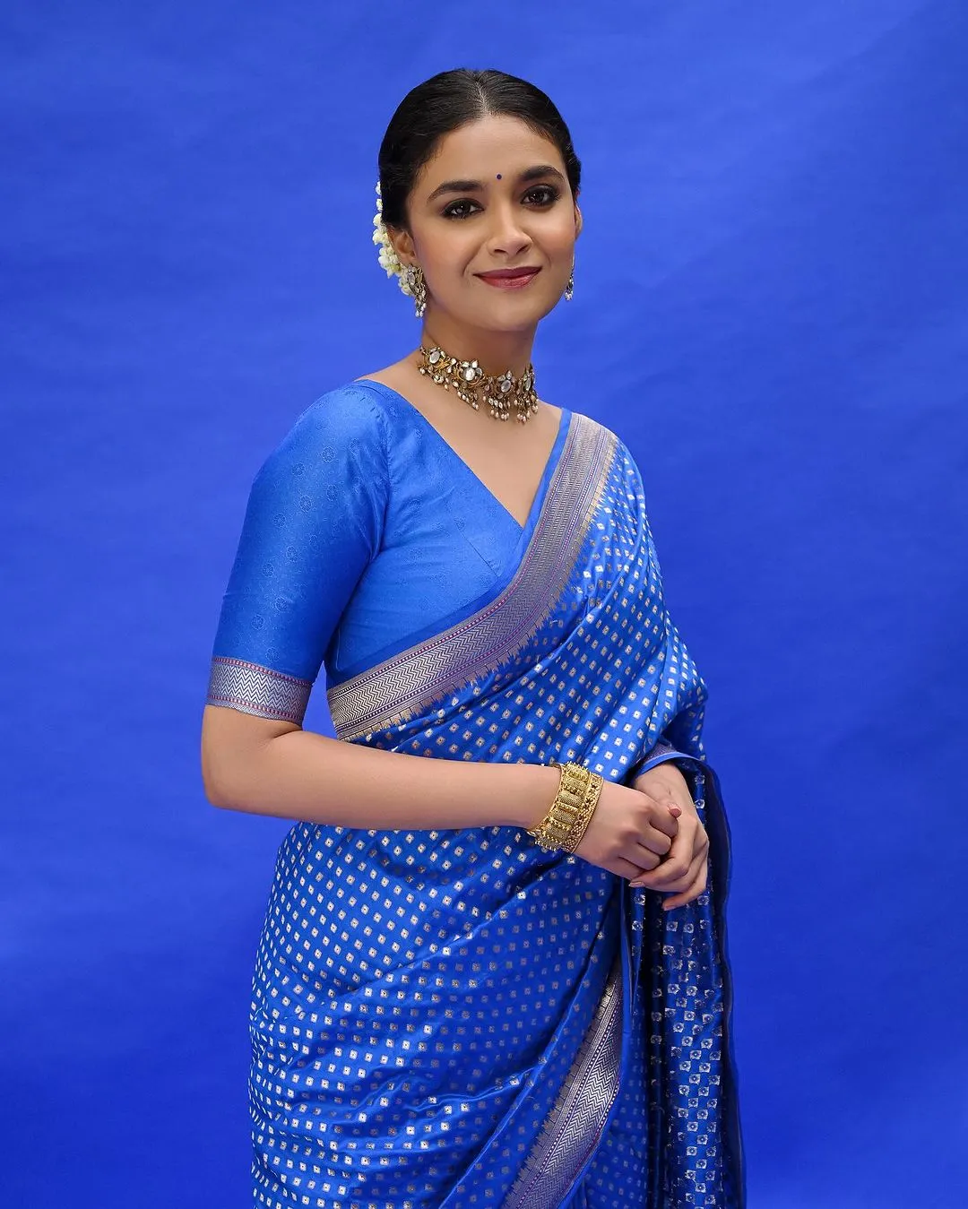 Entrancing Royal Blue Soft Silk Saree With Lovely Blouse Piece