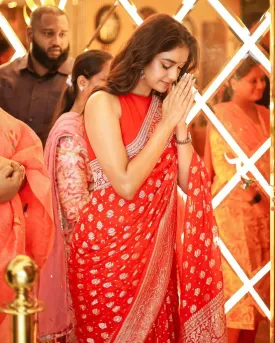 Lovely Red Soft Silk Saree With Precious Blouse Piece