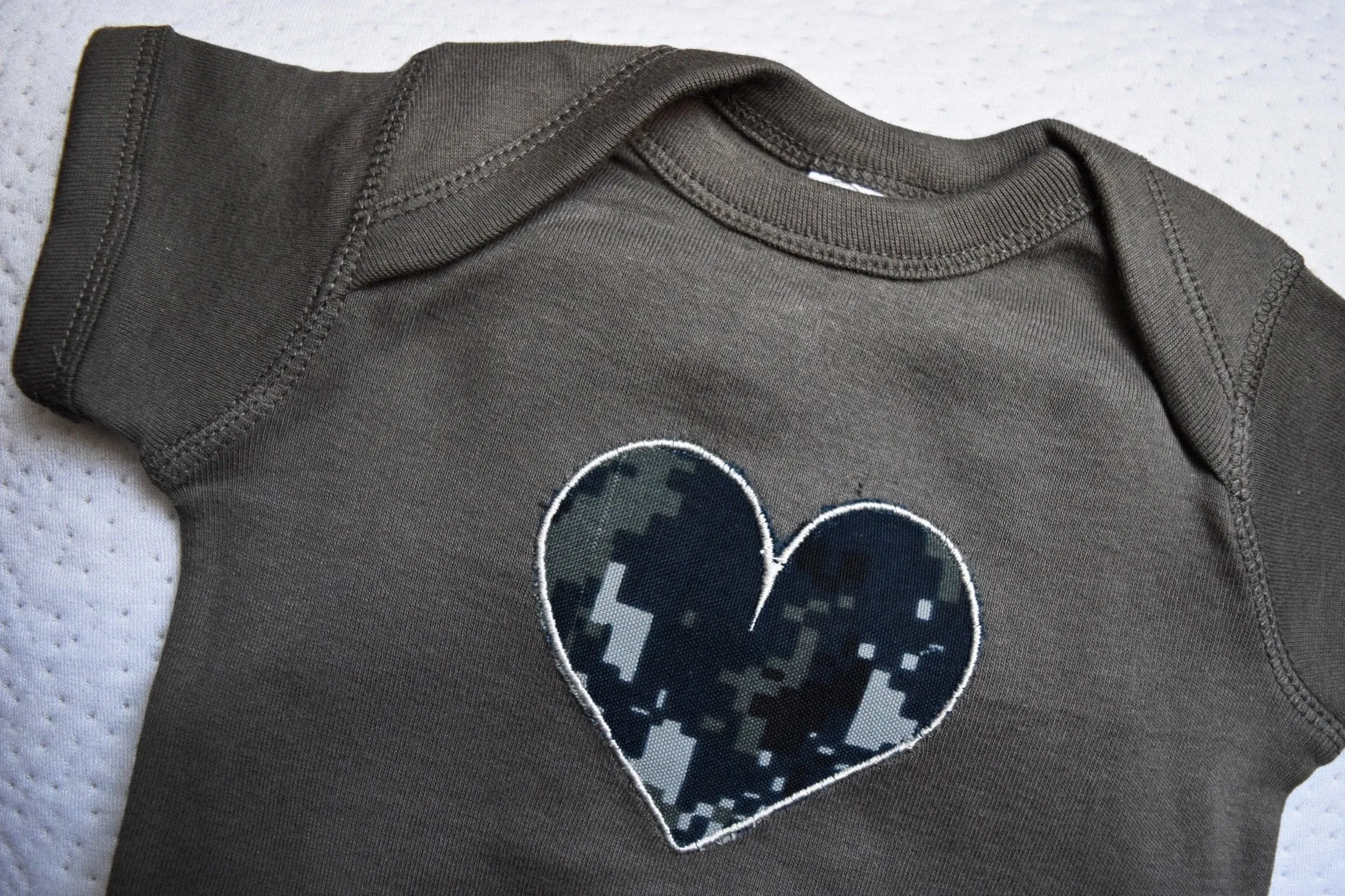 Military Navy Camo Heart T-shirt