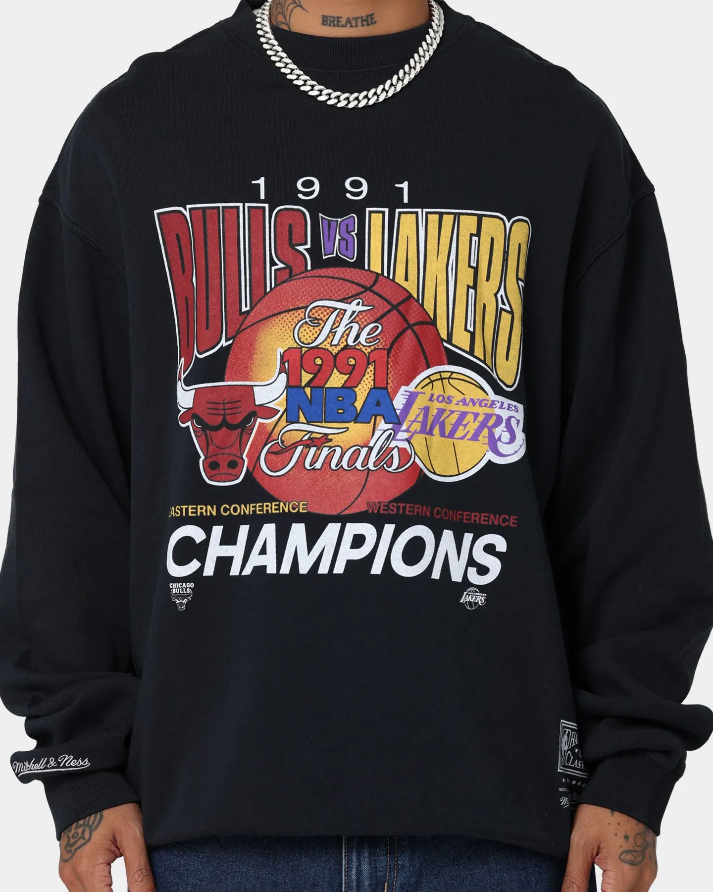 Mitchell & Ness Bulls Versus Lakers Vintage Crewneck Faded Black