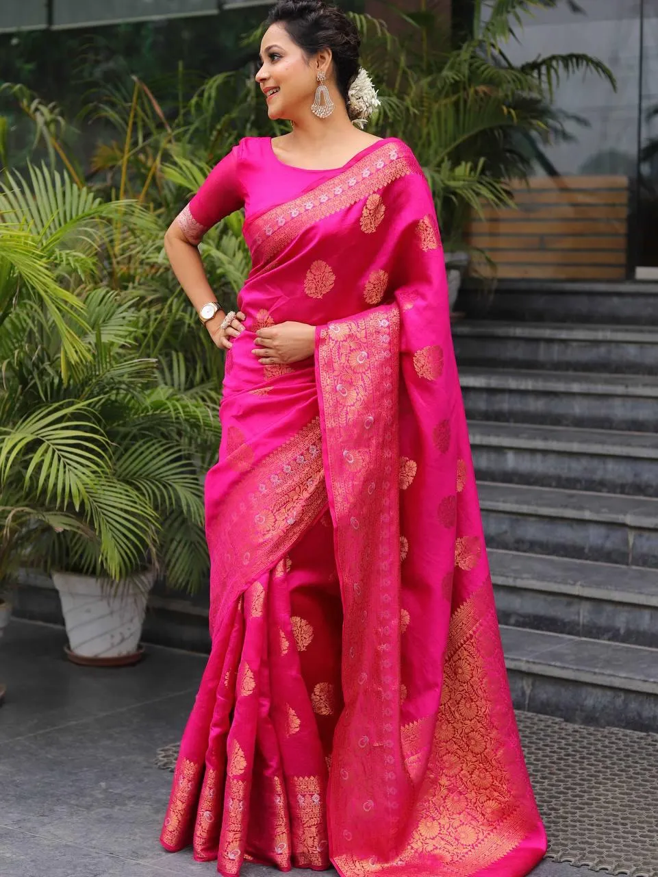 Outstanding Dark Pink Soft Silk Saree With Demanding Blouse Piece