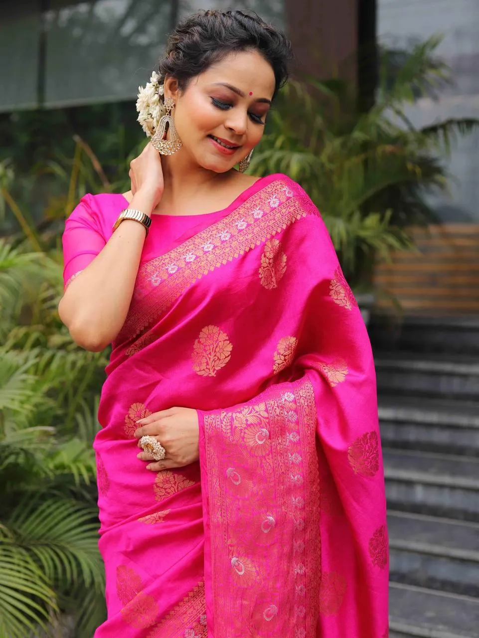 Outstanding Dark Pink Soft Silk Saree With Demanding Blouse Piece